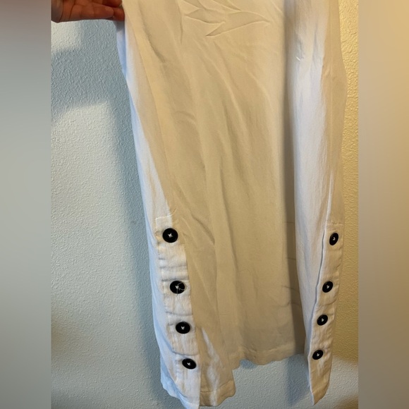 White dress with buttons on the side - Picture 4 of 4